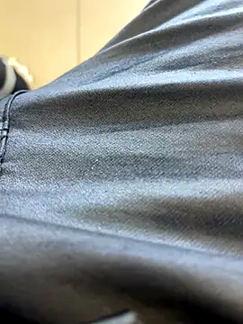 Snapshot of kamo012000 chatting on 10-13-25, 08:03 kamo012000 online show from 10-13-25, 08:03