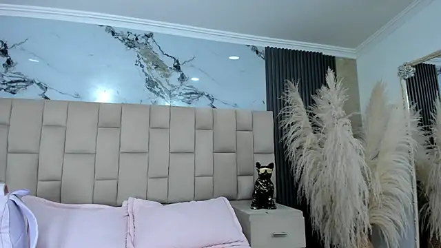 cloesummerr  online show from 04-18-26, 07:07