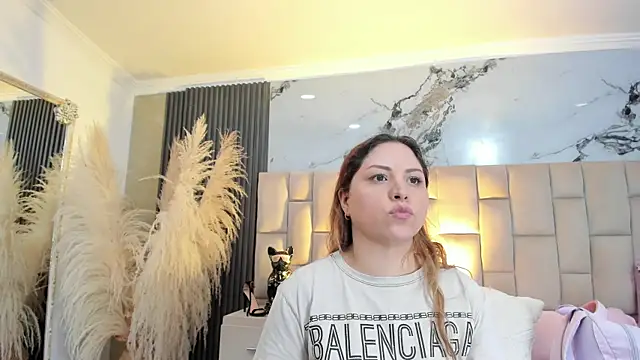 cloesummerr  online show from 04-23-26, 01:02