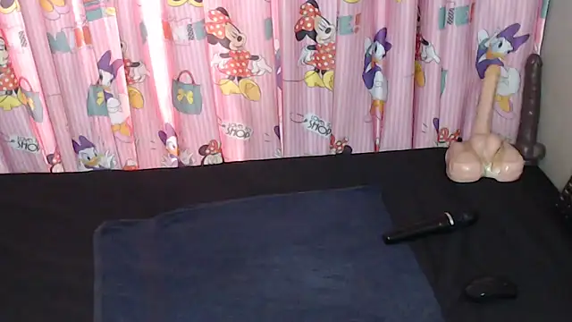 TrishahXo online show from 05-11-26, 06:30