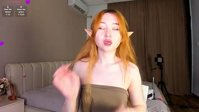 Clarity Yumi online show from 10-31-25, 02:51