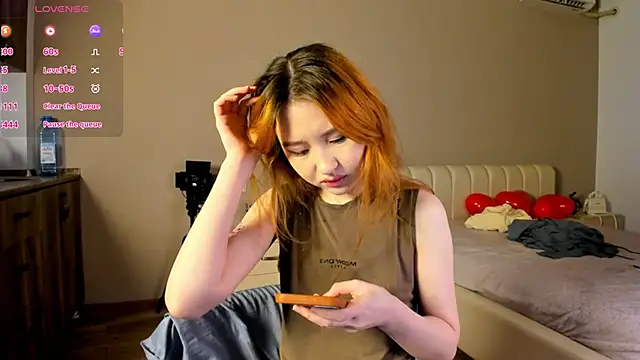 Clarity Yumi online show from 12-15-25, 02:54