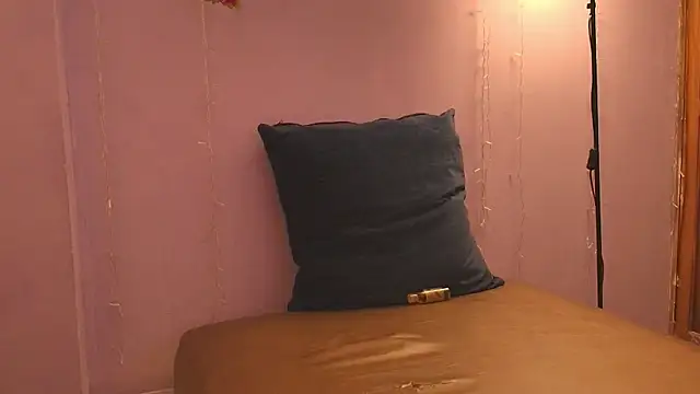 Dafne Mel online show from 11-19-25, 12:38