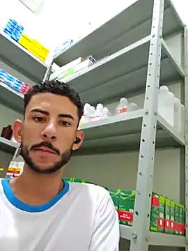 Snapshot of Saraiva2002 chatting on 09-18-25, 01:13 Saraiva2002 online show from 09-18-25, 01:13