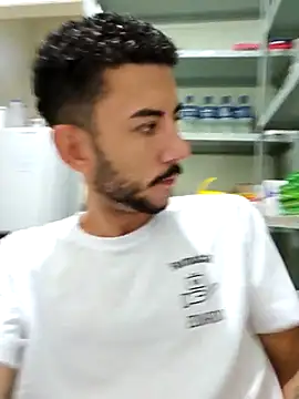 Snapshot of Saraiva2002 chatting on 10-09-25, 01:53 Saraiva2002 online show from 10-09-25, 01:53