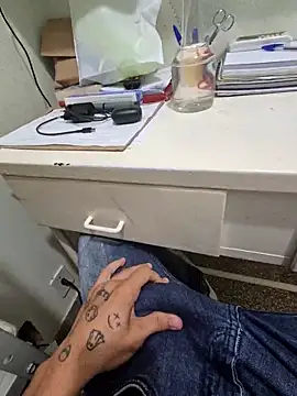 Snapshot of Saraiva2002 chatting on 12-16-25, 11:48 Saraiva2002 online show from 12-16-25, 11:48