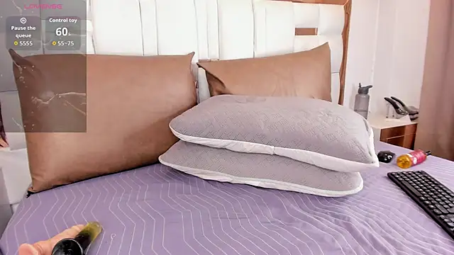 Skylar Smith  online show from 04-01-26, 01:52