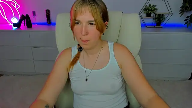 Snapshot of Sofii_darling chatting on 10-07-25, 05:54 Sofii darling online show from 10-07-25, 05:54