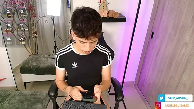 Snapshot of stev_austin_ chatting on 11-30-25, 10:03 stev austin online show from 11-30-25, 10:03