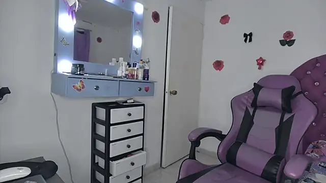 Snapshot of soffy_rosses chatting on 05-28-26, 01:58 soffy rosses online show from 05-28-26, 01:58