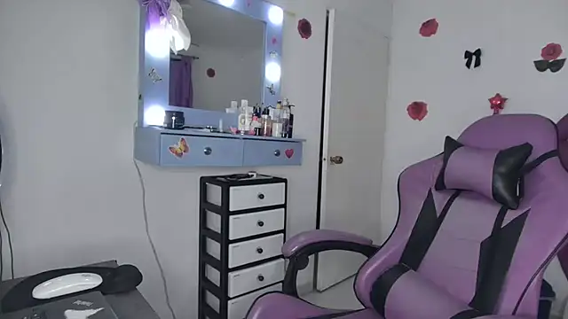 Snapshot of soffy_rosses chatting on 06-03-26, 02:25 soffy rosses online show from 06-03-26, 02:25