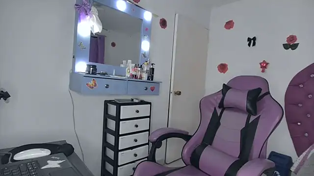 Snapshot of soffy_rosses chatting on 06-08-26, 03:29 soffy rosses online show from 06-08-26, 03:29