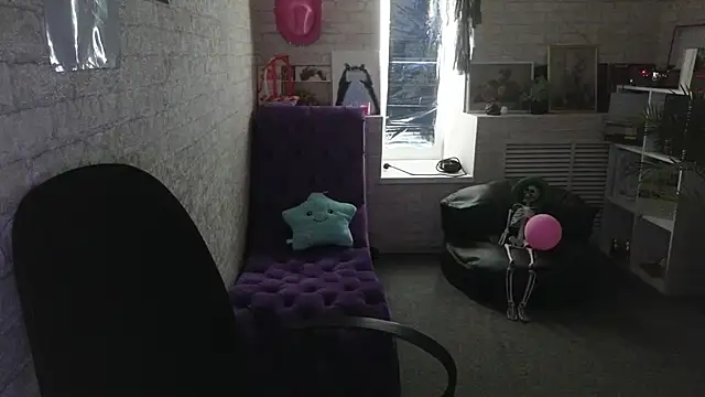 Snapshot of Betty_Brick chatting on 05-31-26, 02:13 Betty Brick online show from 05-31-26, 02:13