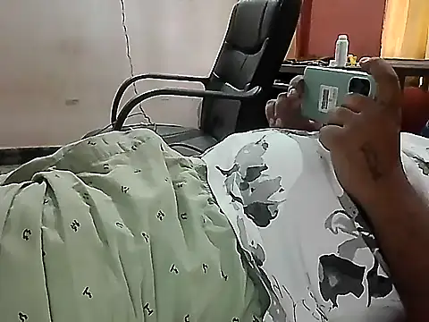 Snapshot of cardiovex7 chatting on 10-17-25, 08:06 cardiovex7 online show from 10-17-25, 08:06