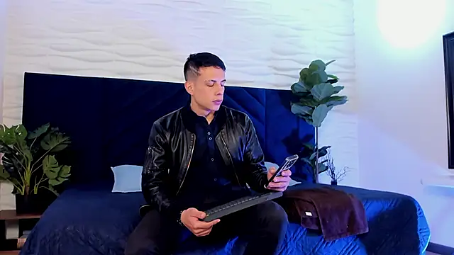 Snapshot of Dustin_Sonne chatting on 10-30-25, 03:52 Dustin Sonne online show from 10-30-25, 03:52