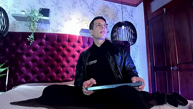 Snapshot of Dustin_Sonne chatting on 11-21-25, 03:38 Dustin Sonne online show from 11-21-25, 03:38