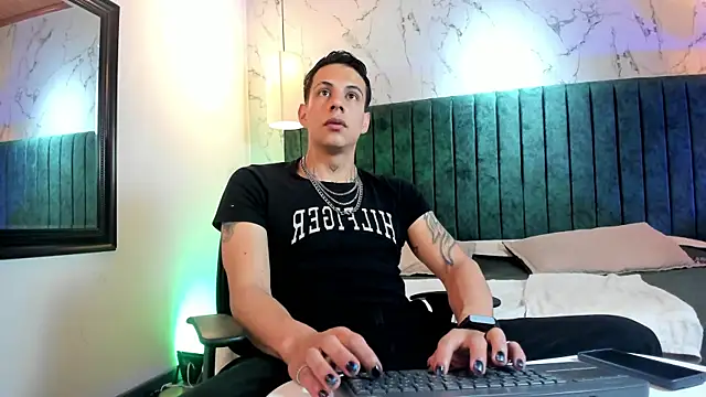 Dustin Sonne online show from 06-08-26, 03:40