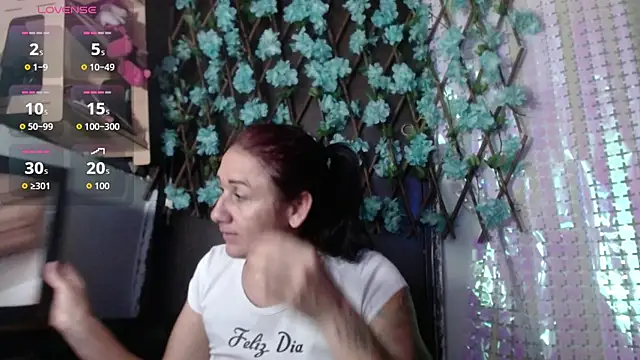 Snapshot of darling_hott chatting on 11-18-25, 09:36 darling hott online show from 11-18-25, 09:36