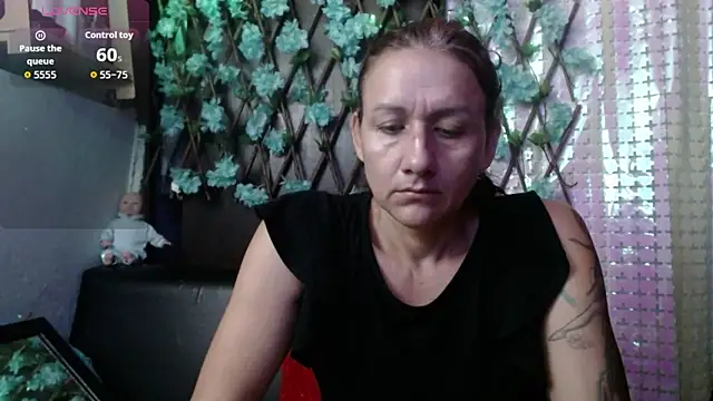 Snapshot of darling_hott chatting on 01-16-26, 11:58 darling hott online show from 01-16-26, 11:58