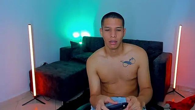 Snapshot of Latin_Boyss_ chatting on 10-10-25, 06:51 Latin Boyss online show from 10-10-25, 06:51