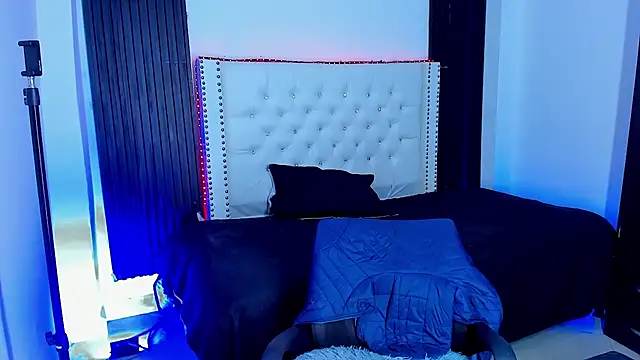 Snapshot of Latin_Boyss_ chatting on 10-19-25, 07:36 Latin Boyss online show from 10-19-25, 07:36