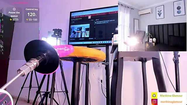 Marthina online show from 12-18-25, 01:39