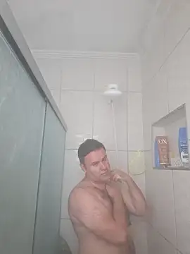 Snapshot of LeoMaduroSP chatting on 07-17-26, 02:45 LeoMaduroSP online show from 07-17-26, 02:45