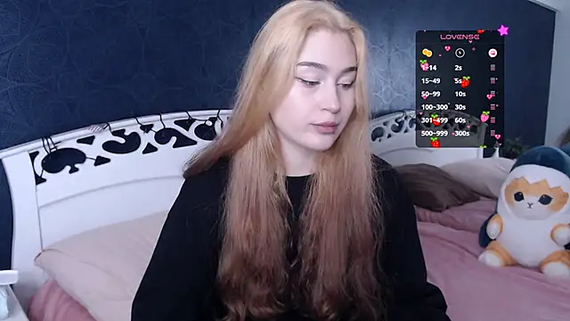 Lili Luuu online show from 10-16-25, 02:45