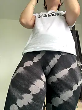 Megan colsom online show from 10-30-25, 05:35