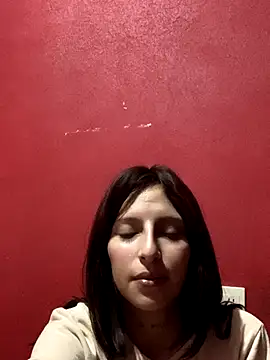 Snapshot of Alicecow20_UwU chatting on 11-18-25, 01:33 Alicecow20 UwU online show from 11-18-25, 01:33