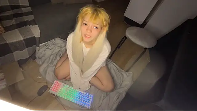 Snapshot of nikoli_naw chatting on 04-12-26, 07:30 nikoli naw online show from 04-12-26, 07:30