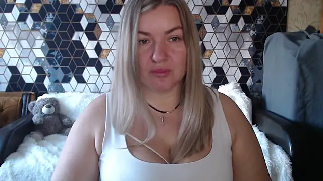 Snapshot of NikaSkylink chatting on 02-11-26, 05:56 NikaSkylink online show from 02-11-26, 05:56