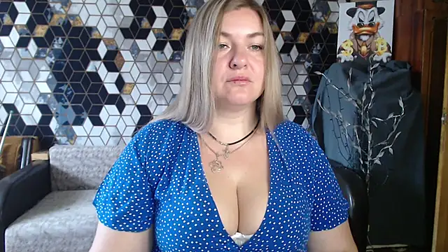 Snapshot of NikaSkylink chatting on 04-08-26, 04:56 NikaSkylink online show from 04-08-26, 04:56