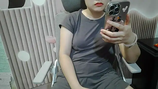 Snapshot of Emachiii chatting on 09-09-25, 12:21 Emachiii online show from 09-09-25, 12:21