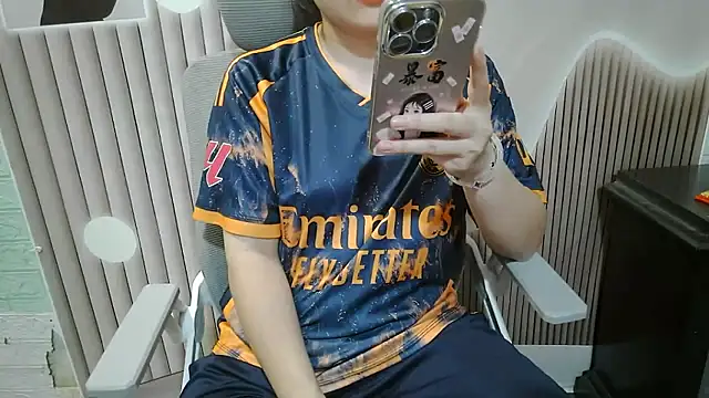 Snapshot of Emachiii chatting on 09-09-25, 12:26 Emachiii online show from 09-09-25, 12:26