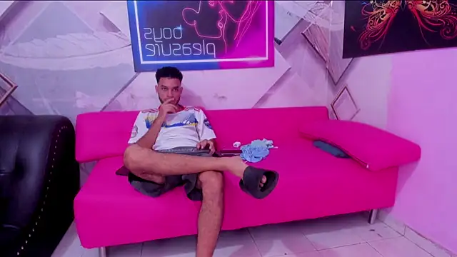 Snapshot of rhabena_boysex chatting on 02-28-26, 01:39 rhabena boysex online show from 02-28-26, 01:39