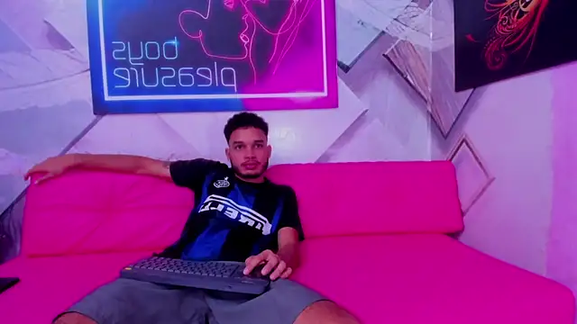 Snapshot of rhabena_boysex chatting on 03-06-26, 01:35 rhabena boysex online show from 03-06-26, 01:35