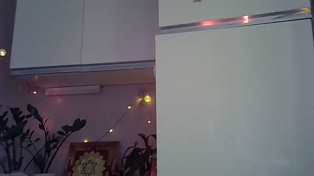 Krystal 82 online show from 10-28-25, 07:34