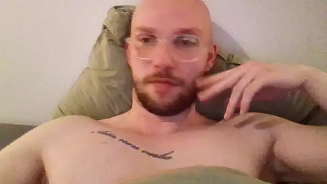 Snapshot of Mrlarox chatting on 03-13-26, 05:41 Mrlarox online show from 03-13-26, 05:41