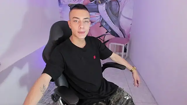 Snapshot of Dereck_Boy8 chatting on 11-04-25, 08:19 Dereck Boy8 online show from 11-04-25, 08:19