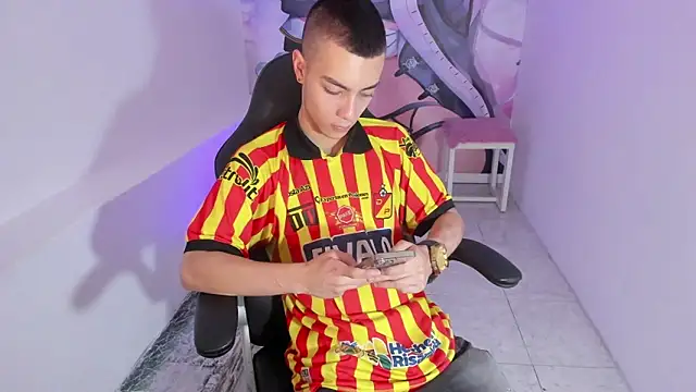 Snapshot of Dereck_Boy8 chatting on 11-07-25, 07:36 Dereck Boy8 online show from 11-07-25, 07:36