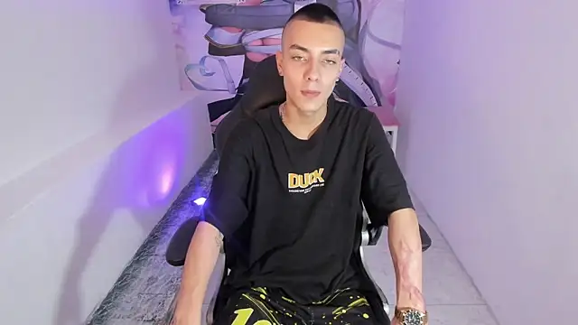 Snapshot of Dereck_Boy8 chatting on 11-10-25, 08:30 Dereck Boy8 online show from 11-10-25, 08:30