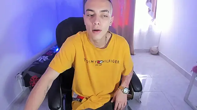 Snapshot of Dereck_Boy8 chatting on 11-24-25, 07:46 Dereck Boy8 online show from 11-24-25, 07:46