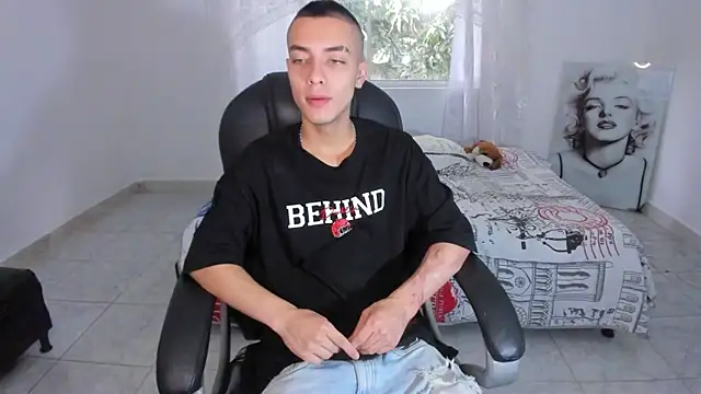 Snapshot of Dereck_Boy8 chatting on 12-05-25, 07:43 Dereck Boy8 online show from 12-05-25, 07:43