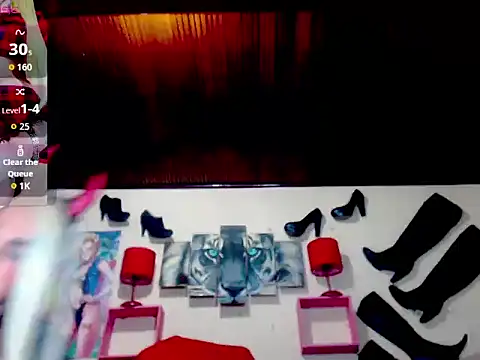 Snapshot of blondehot5v chatting on 09-18-25, 12:07 blondehot5v online show from 09-18-25, 12:07