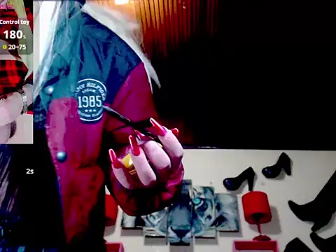 Snapshot of blondehot5v chatting on 09-25-25, 11:25 blondehot5v online show from 09-25-25, 11:25