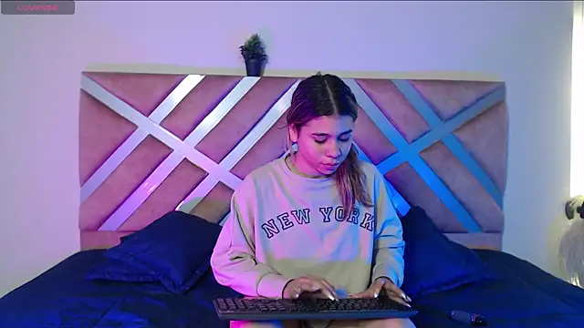 Rachell criss online show from 09-26-25, 03:43