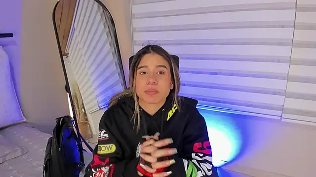 Rachell criss online show from 11-26-25, 04:02