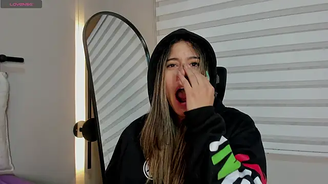 Rachell criss online show from 12-18-25, 04:18