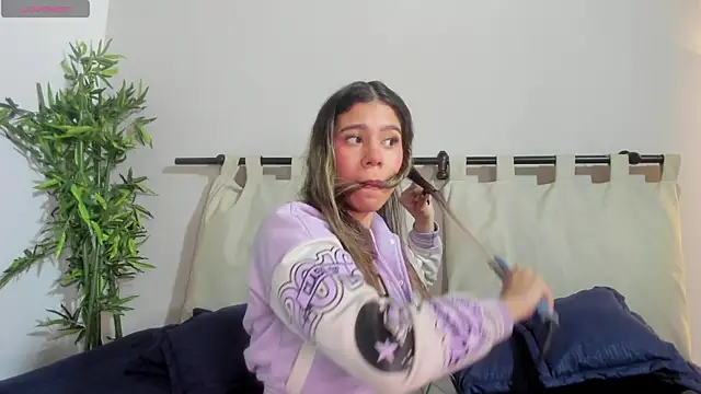 Rachell criss online show from 04-23-26, 04:03